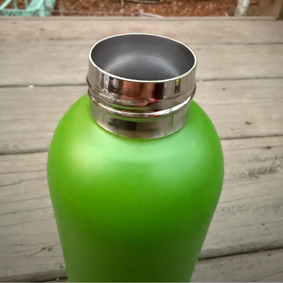 Kate Spade New York insulated stainless steel water bottle in green - Picture 9 of 11